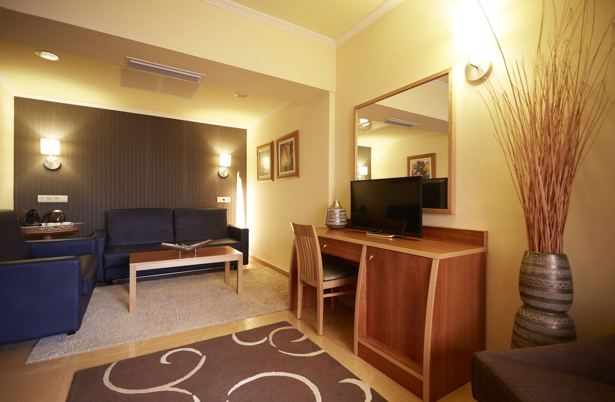 Invisa Hotel La Cala (Adults Only) Санта-Эулалия-дель-Рио Экстерьер фото
